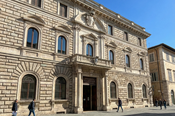 Concorso Università per Stranieri di Perugia 2026: 1 Posto per Funzionario Informatico - Guida Completa